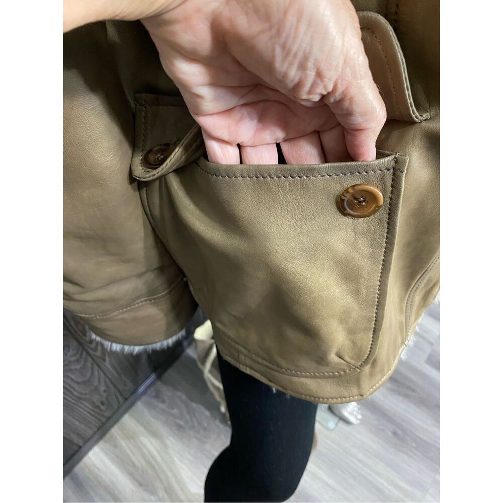 Danier tan leather barn/chore coat with faux shearling interior. - Picture 6 of 16